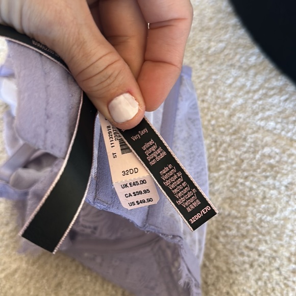 NWT Victoria’s Secret Very Sexy Unlined Plunge bra - Picture 5 of 5